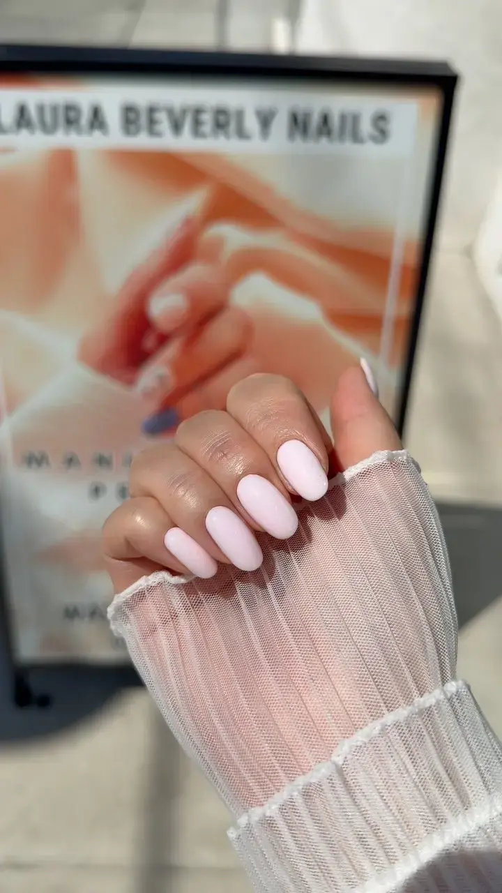 Laura Beverly Nails manicure