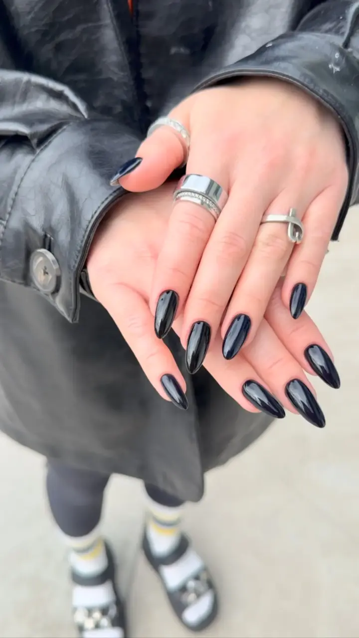 Laura Beverly Nails manicure