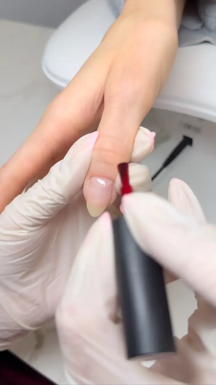 Laura Beverly Nails manicure