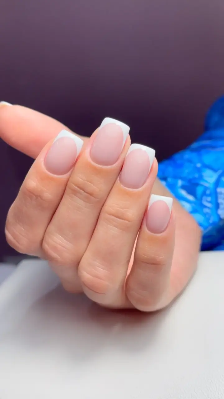 Laura Beverly Nails manicure